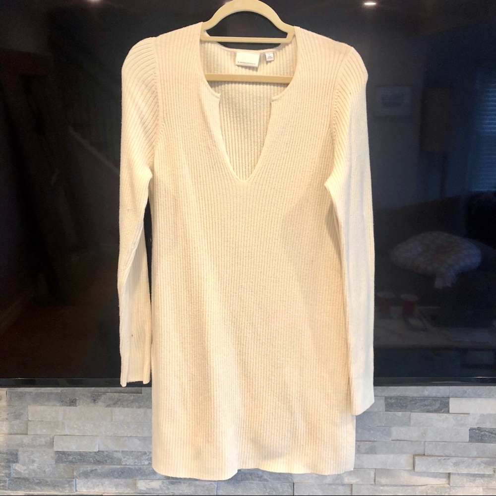 NWOT ANTHROPOLOGIE CREAM V-NECK TUNIC SIZE L